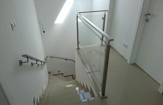 Vyrobíme i pro vás atypické skleněné zábradlí