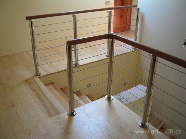 Nerezové zábradlí – správný tip pro vaše schodiště