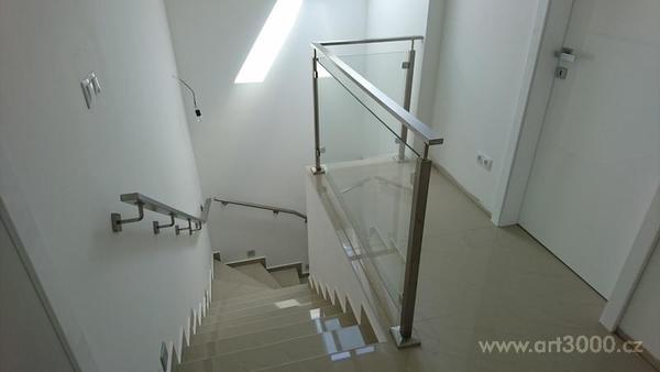 Atypické ochranné zábradlí ze skla