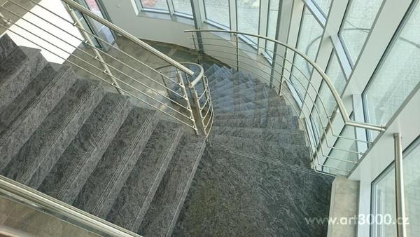 Nerezové zábradlí stáčené