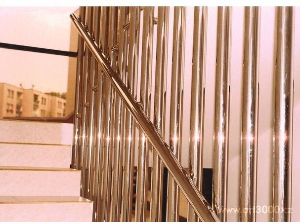 Leštěné nebo broušené atypické zábradlí