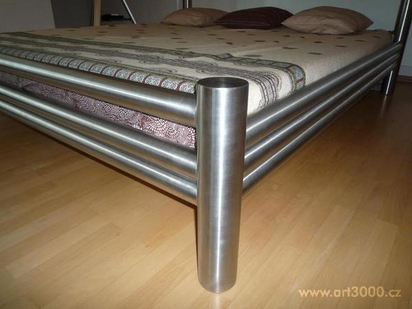 Luxusní nerezová konstrukce postele