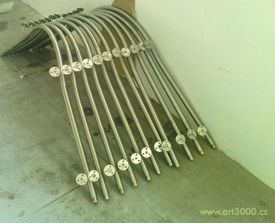 Výroba nerezového zábradlí pro betonové schodiště