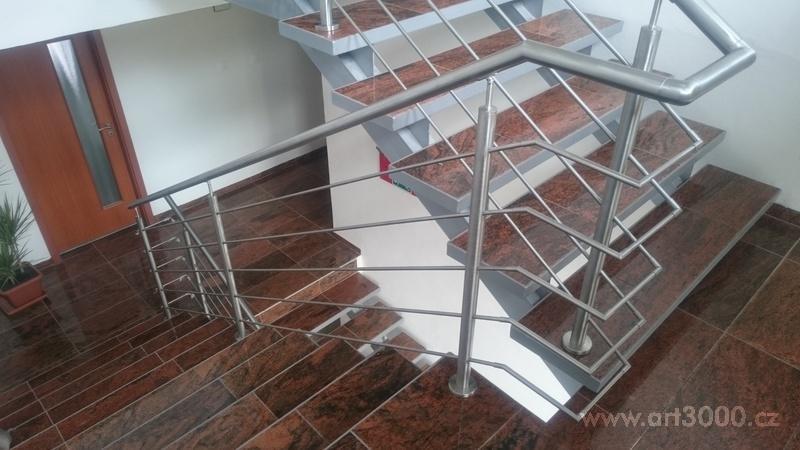 Výroba nerezového zábradlí s tyčovou výplní